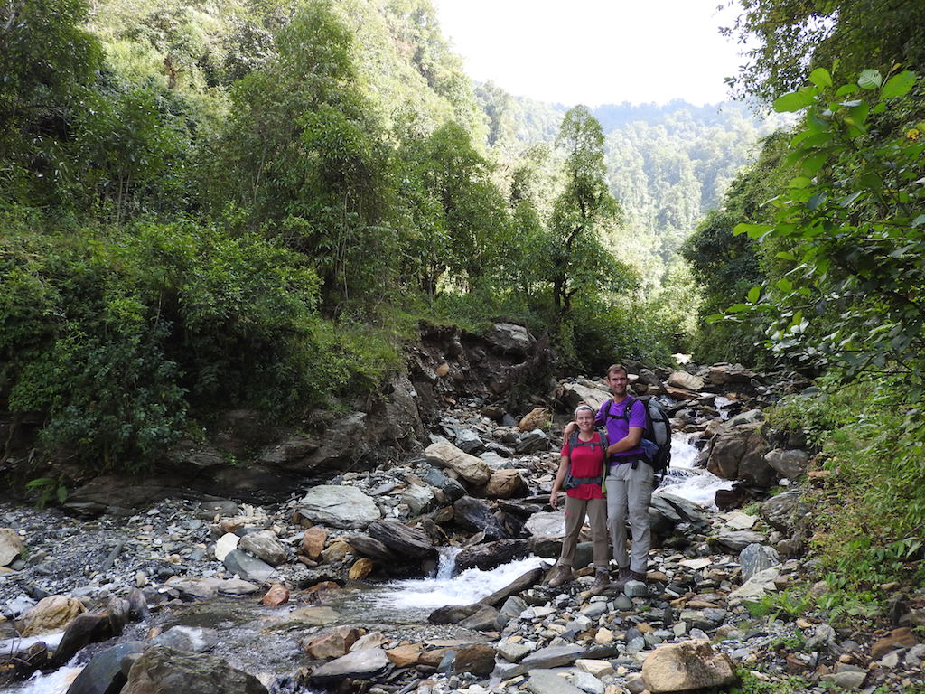 Samen de rivier oversteken