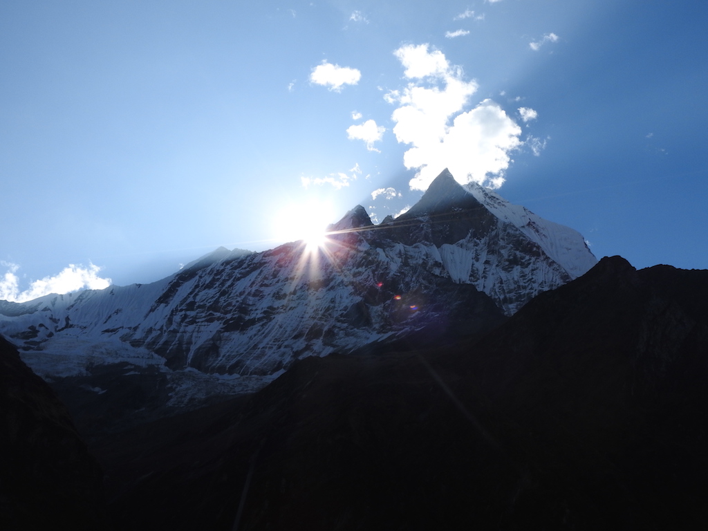 Zonspkomst bij Mount Fishtail