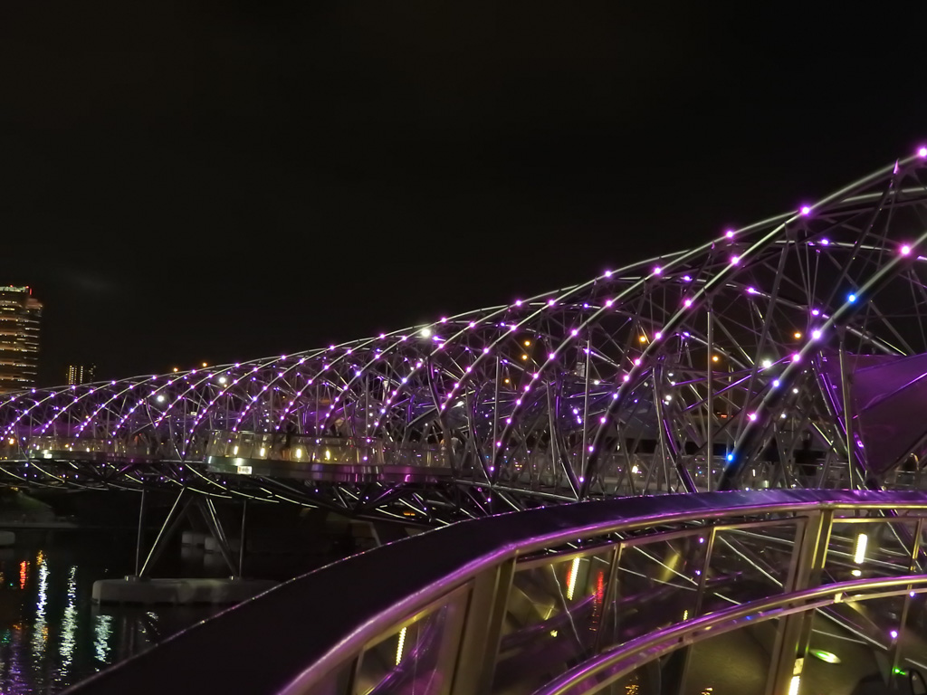 Brug by night