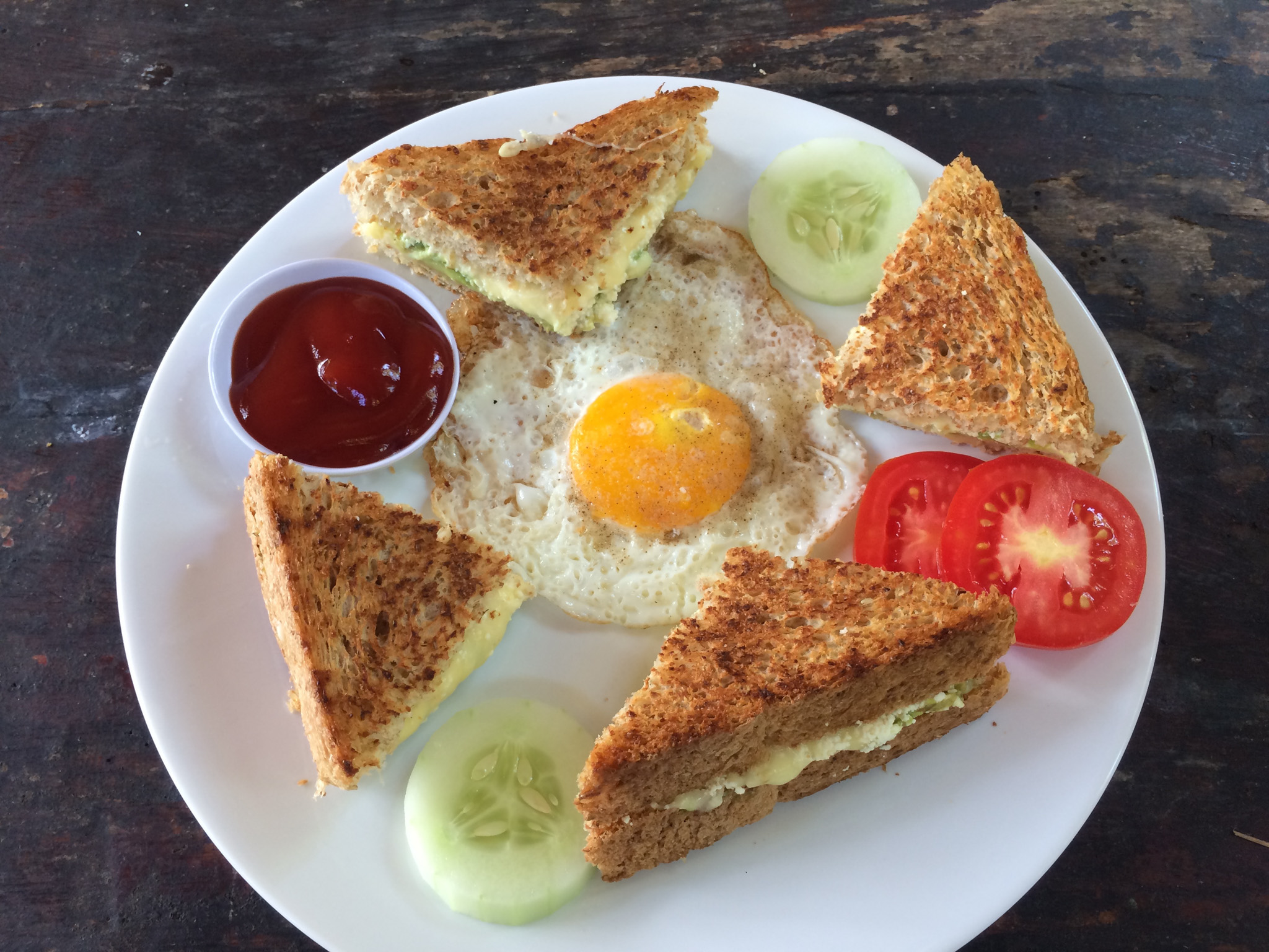 Jaffles met avocado en feta