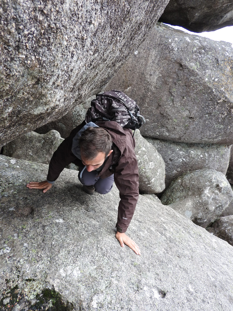 Klauteren over boulders