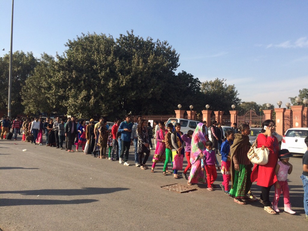 Mensenmassa aan The Red Fort in Delhi