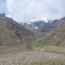 Besneeuwde bergtop1