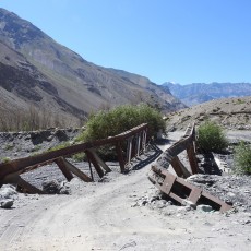Ingezakte brug in Spiti Valley