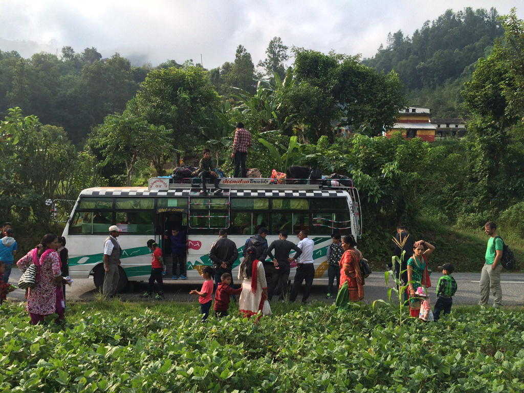 De bus heeft pech onderweg naar Kathmandu
