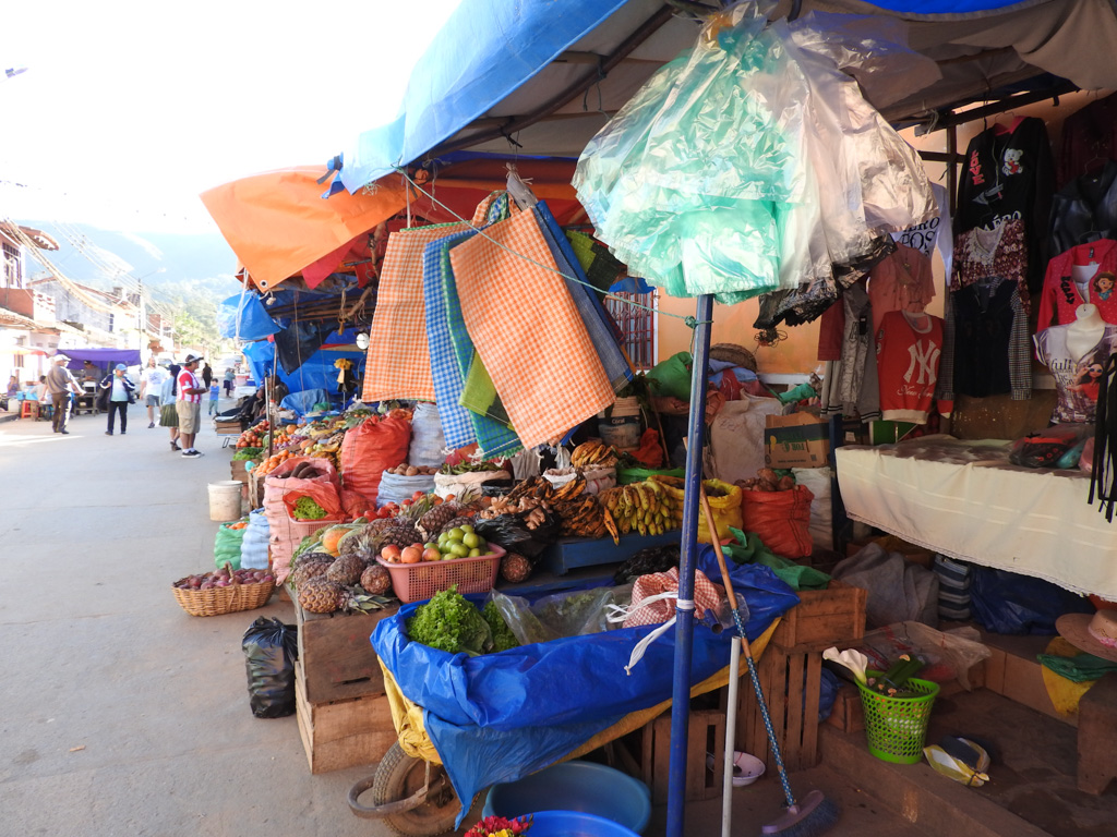 Sfeerbeeld van de markt in Samaipata