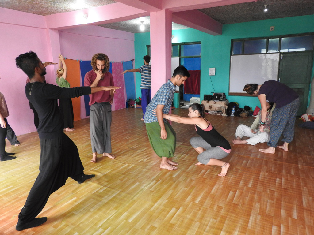 Theaterworkshop geven in India